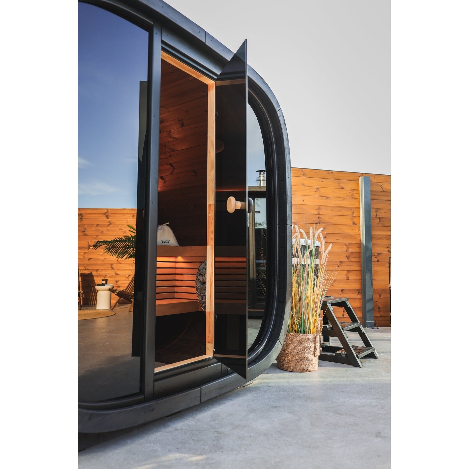 Leil Black Cube Classic 4-Person Outdoor Sauna - Image 19