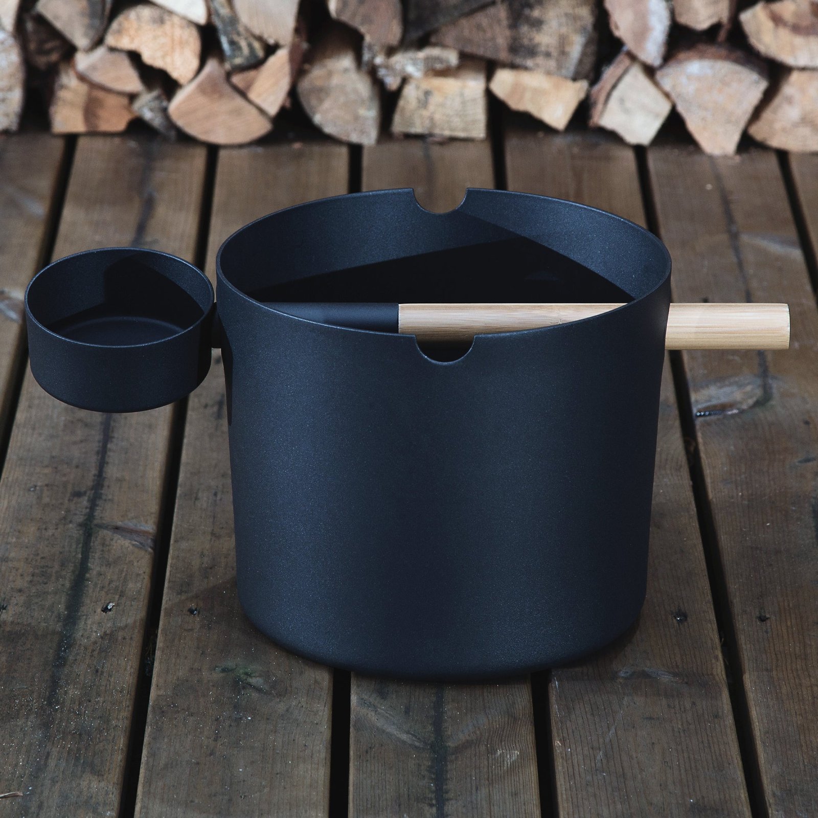 SaunaLife Accessory Package 6 - Aluminum 1-Gallon Sauna Bucket Set with Wood Ladle and Thermometer - Black - Image 2